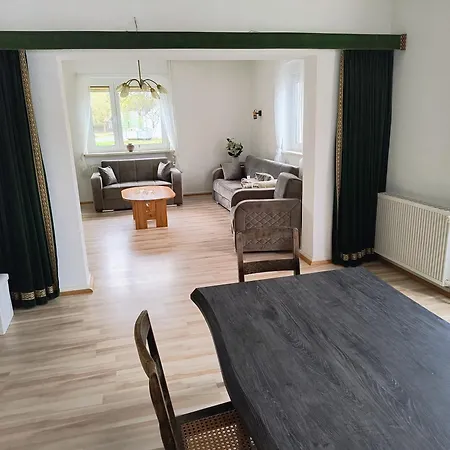 Haus-dorfidyll *